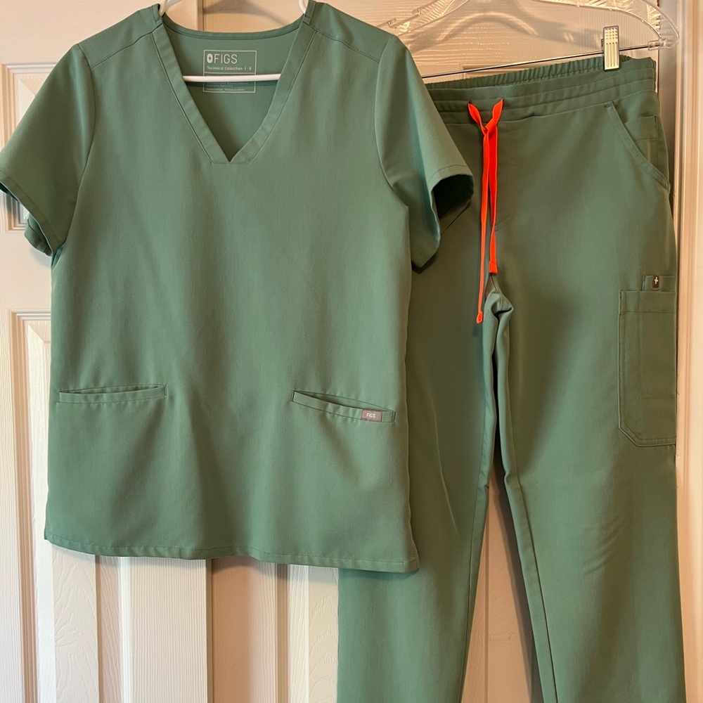 Figs Jade scrub set.  Excellent condition. Very soft material.